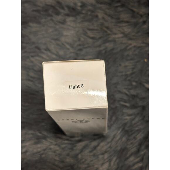 Bobbie Brown Vitamin Enriched Skin Tint Light 3 - Picture 5 of 6